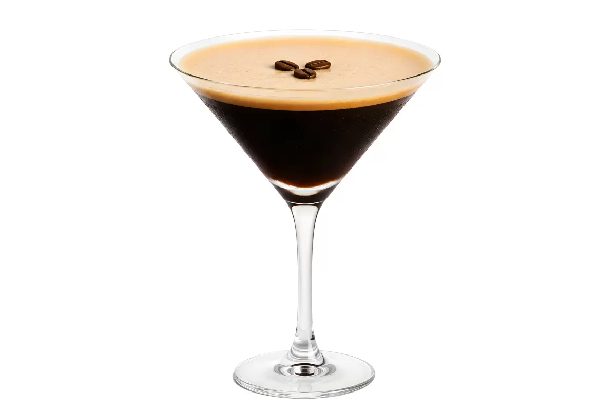 Espresso Martini im Cocktailglas mit Kaffeebohnen