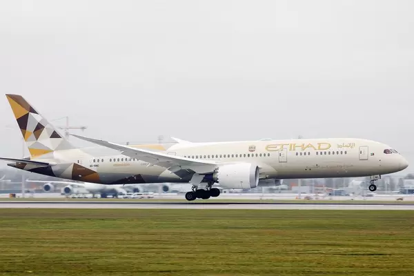 Etihad Airways Boeing B787-9 Dreamliner landing at Munich Airport