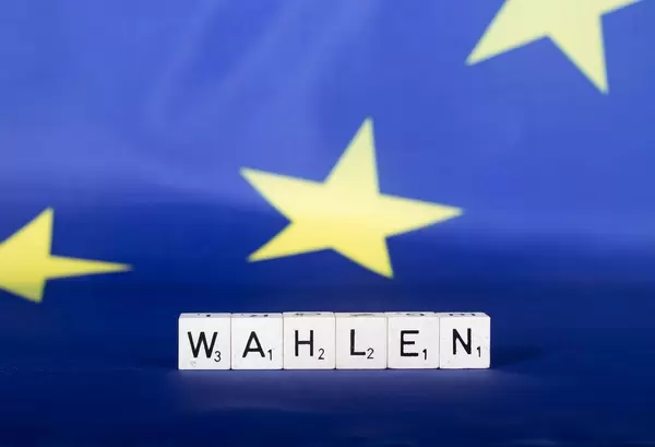 European Union flag with text Wahlen