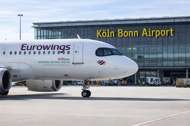 Eurowings-Passagierflugzeug am Köln-Bonn Flughafen