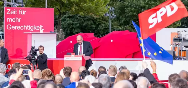 Ex-Kanzlerkandidat Martin Schulz beim SPD-Wahlkampf und 2017 Regierungsprogramm "Zeit für mehr Gerechtigkeit"