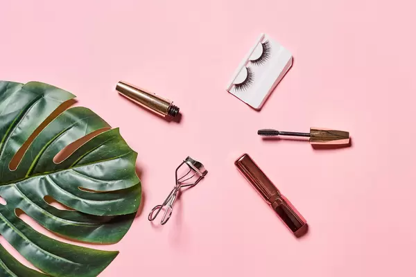 Eye makeup products for summer