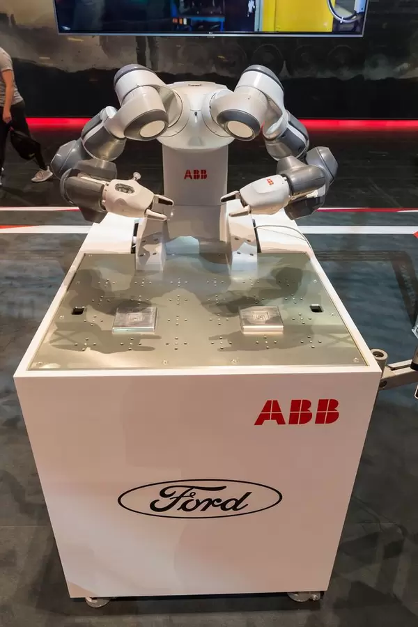 Fabrikroboter von ABB - Gamescom 2017, Köln