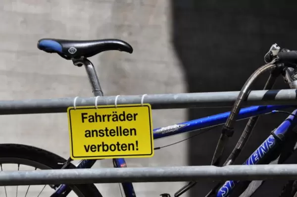 Fahrräder anstellen verboten