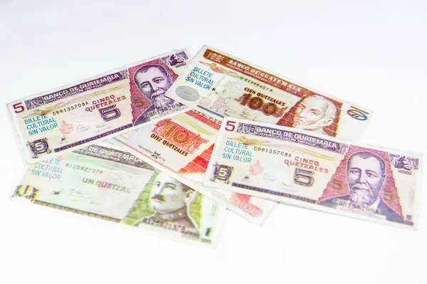 Fake quetzal bills