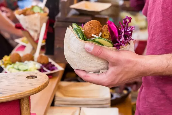 Falafel mit Rotkohl und Gurke