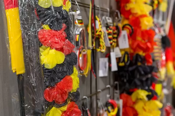 Fan-Artikel in Farben Schwarz-Rot-Gold - IAW Köln 2018