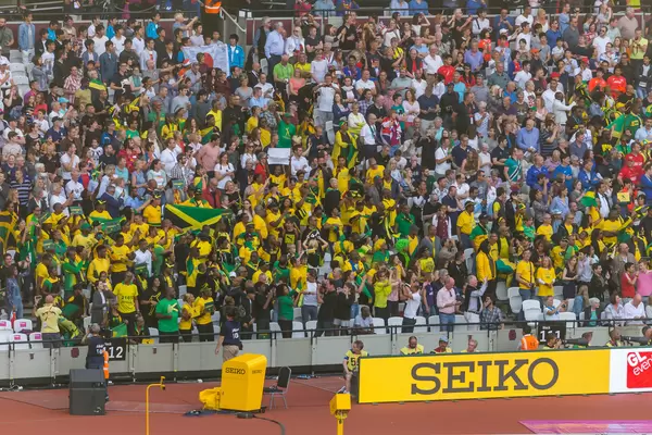 Fans aus Jameika um das letzte Rennen Bolts zu sehen