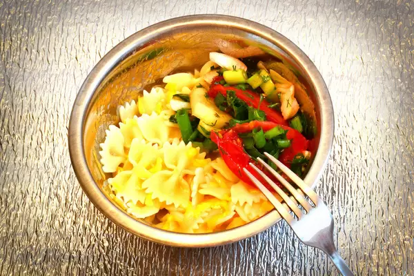 Farfalle Nudeln mit Spargel