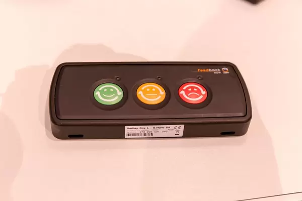 Feedback Now Smiley Box L