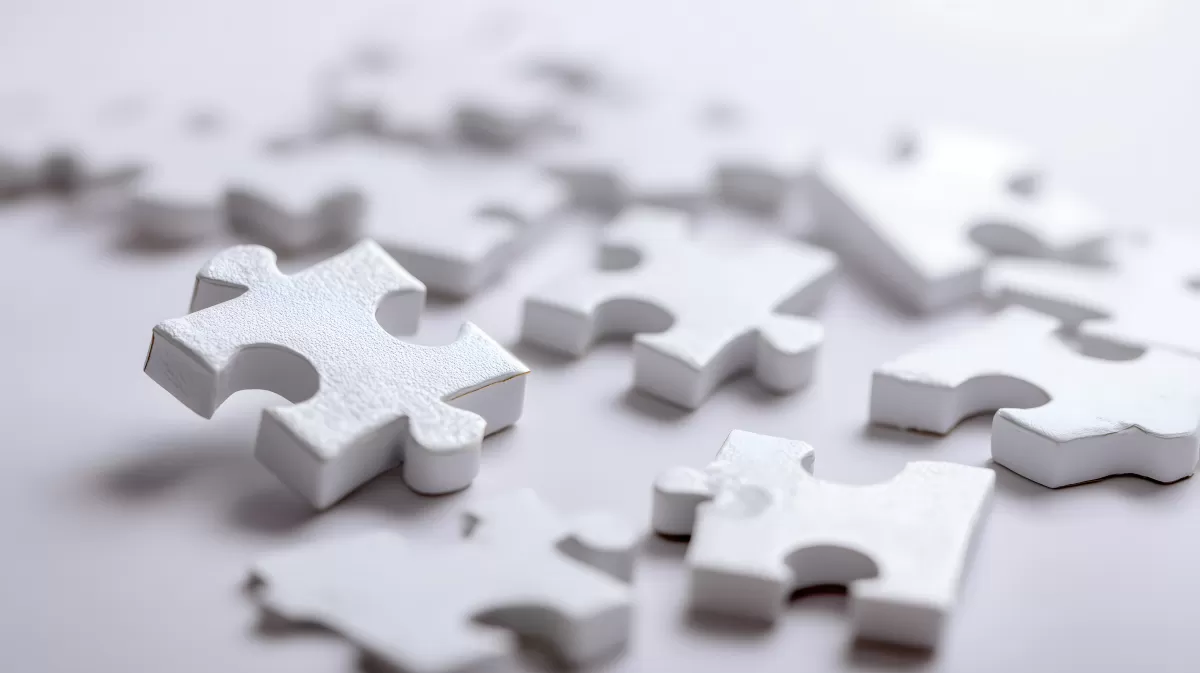 Fehlende Puzzleteile als Symbol für Strategie und Planung