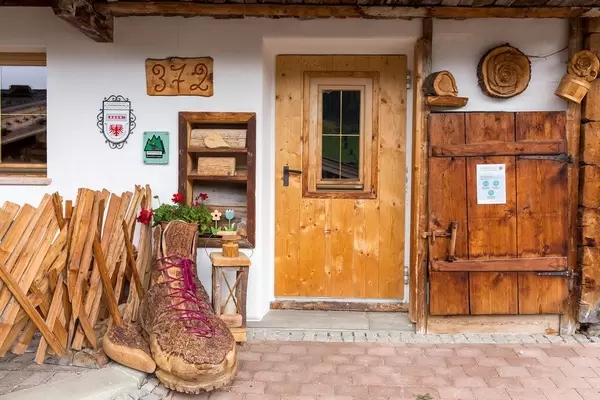 Ferienhaus mit Holzdekor in Alpbach in Tirol, Österreich