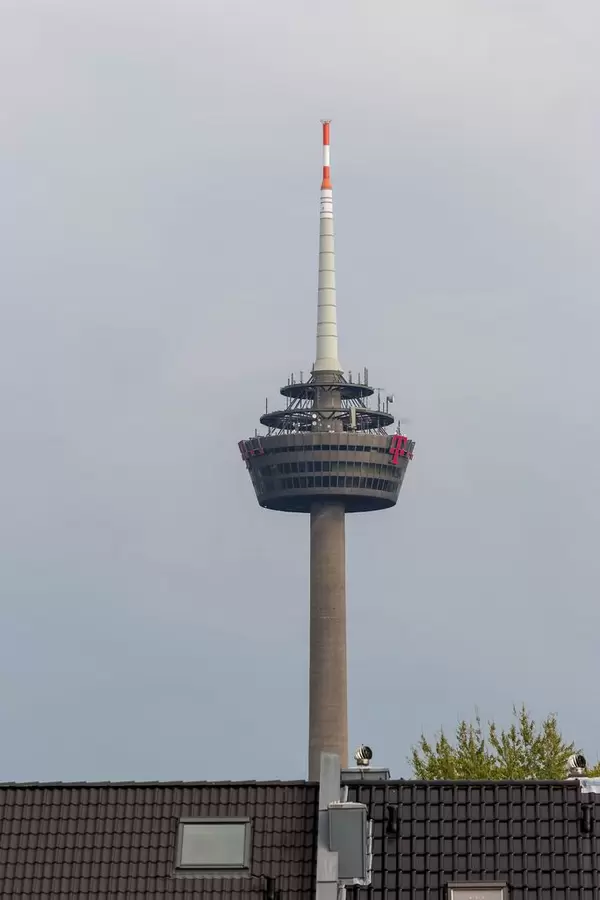Fernmeldeturm Colonius in Köln aus der Ferne fotografiert