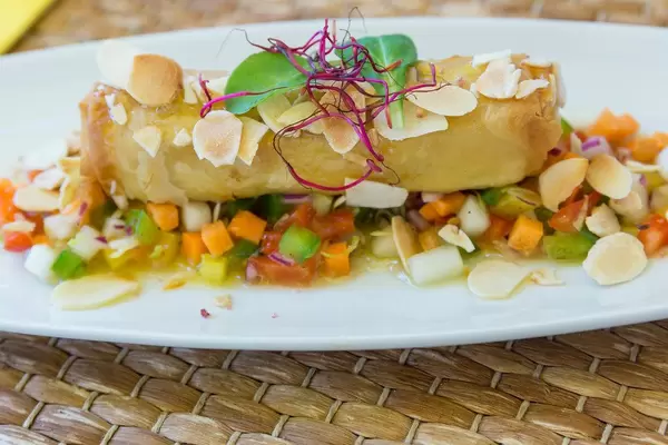 Feta cheese phyllo, vegetable chutney, almonds and honey at Agapanto Flor del Amor, Puerto de Sóller