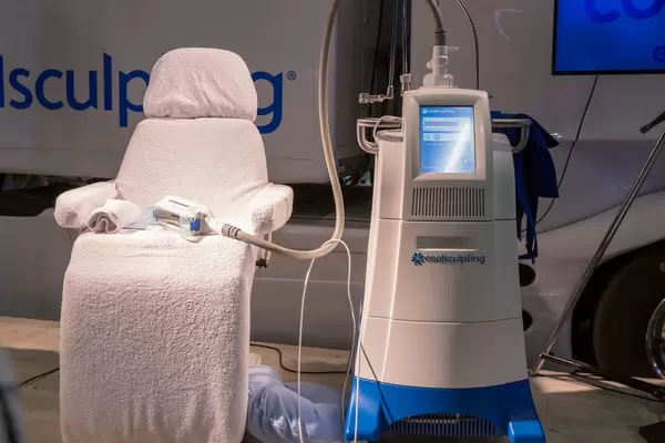 Fettbehandlung ohne Operation von coolsculpting bietet schonende Fettgewebe-Behandlung und Quick Check auf der Fibo 2019 in Köln