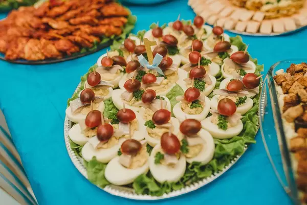 Filled Eggs With Tomatoes And Salad (Flip 2019)