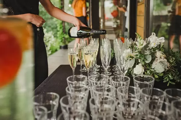 Filling Champagne Glasses (Flip 2019)