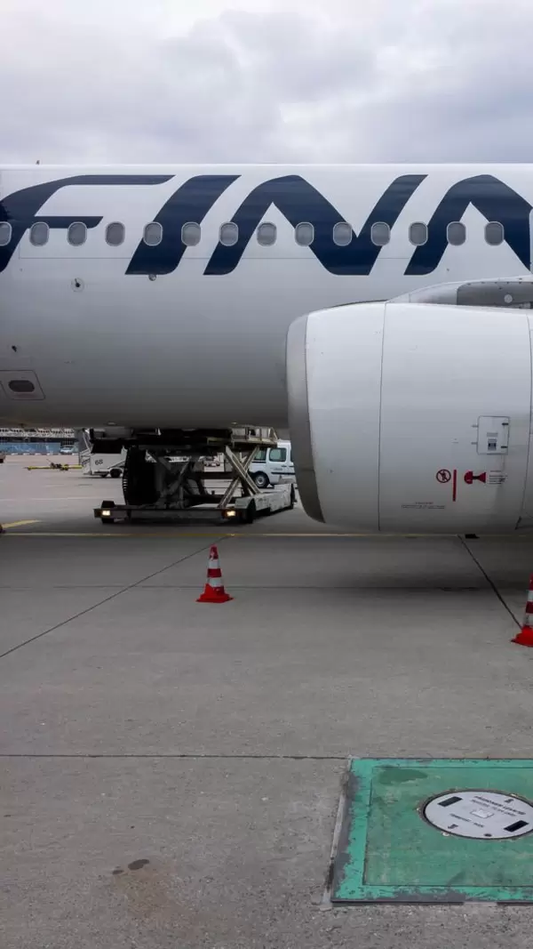 Finnair Plane (Airbus A320)