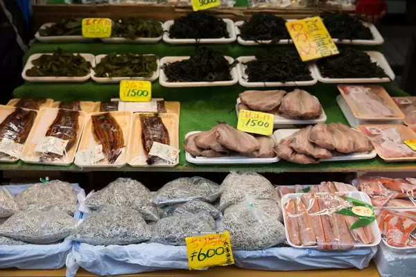 Fisch, Algen und Gewürze