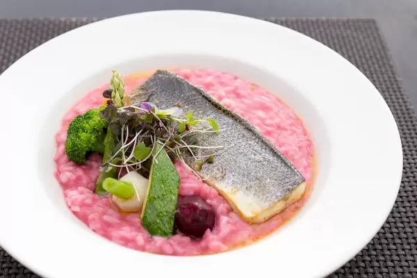 Fisch mit Gemüse und Rote-Bete-Risotto