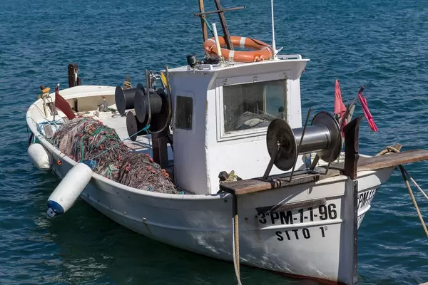 Fischerboot im Yachthafen von Puerto de Andraitx, Mallorca
