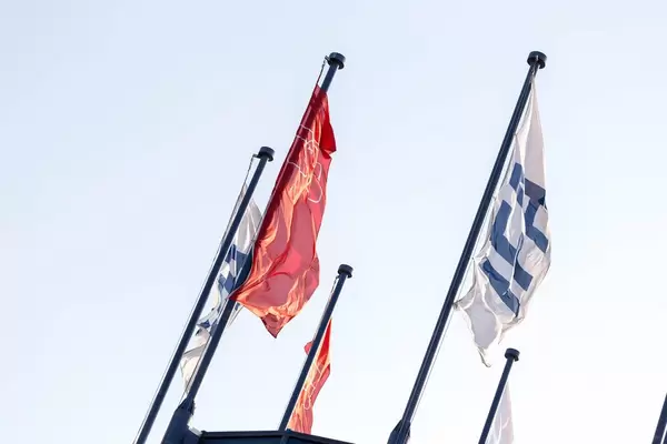 Flaggen der IFA bei Messe Berlin