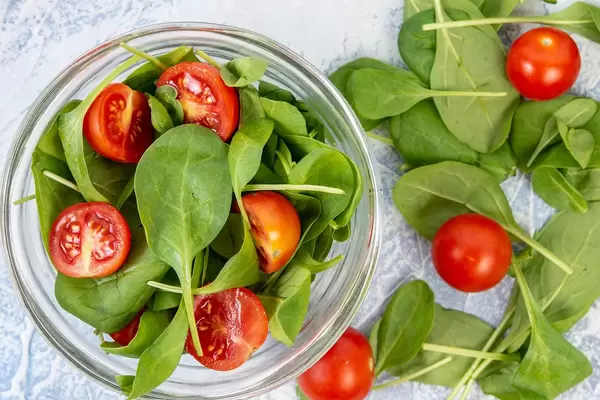 Flat lay above Baby Spinach wirh Cherry Tomato (Flip 2019)