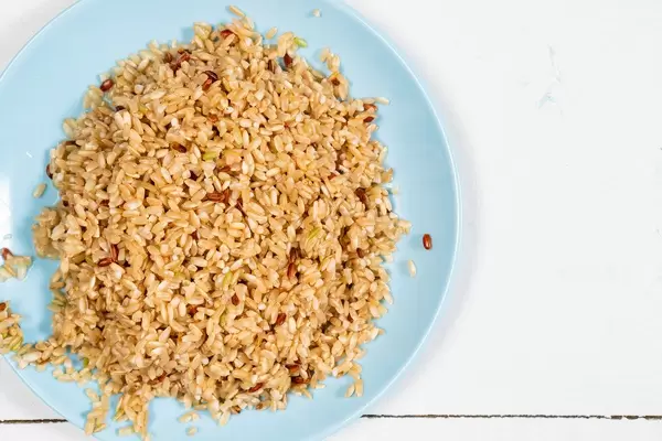 Flat lay above Cooked Integral Rice in the blue plate (Flip 2020)