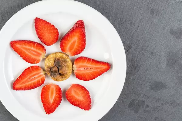 Flat lay above Sliced Strawberries with Dried Fig (Flip 2019)