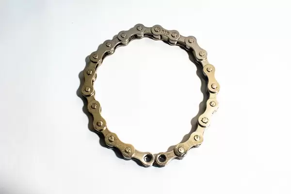 Flat lay of bicycle chain (Flip 2019)