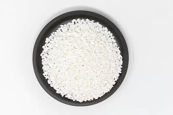 Flatlay der Reisart Konjakreis Roooaaar Rice von Shileo, als vegane Beilage für eine gesunde, sportliche Ernährung