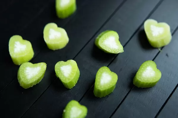 Flatlay of heart-shaped fennel slices on a wooden black table (Flip 2019)