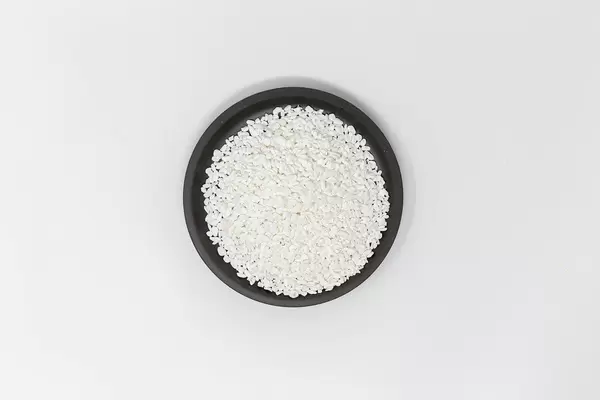 Flatlay of the rice Konjakreis Roooaaar Rice from Shileo, as vegan supplement for a healthy, sporty diet