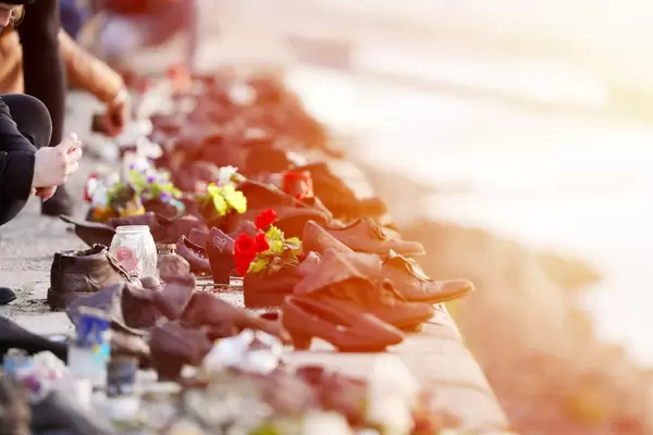 Flowers in shoes, Budapest memorial of Jews