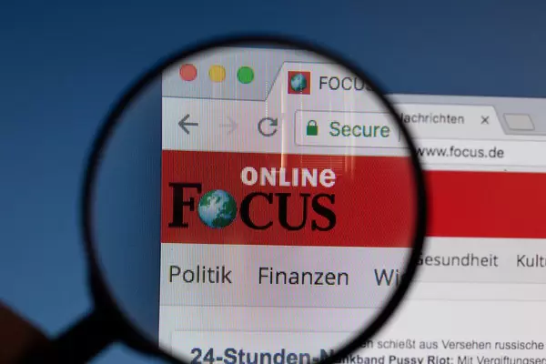 Focus Online logo on a computer screen with a magnifying glass