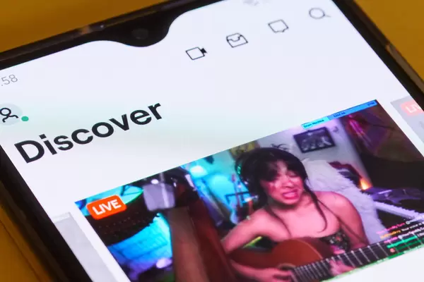 Following a streamer in Twitch application