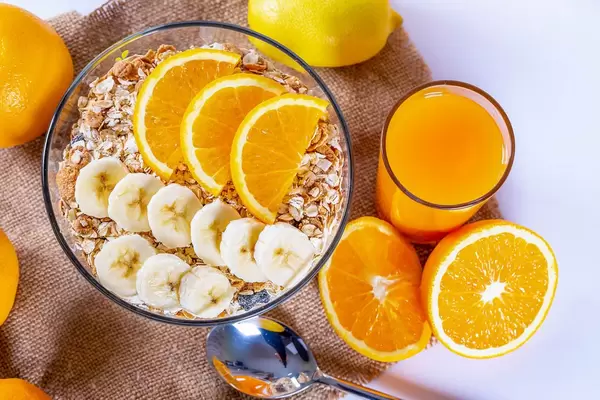 Food for health and beauty-Porridge with fruit and fresh natural juice