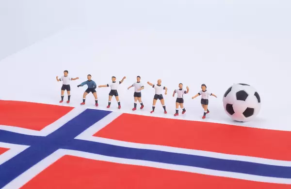 Football players and flag of Norway