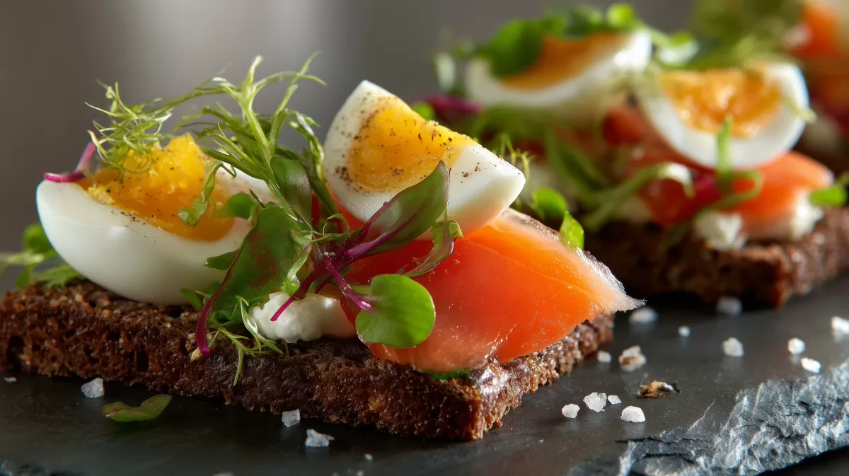 Forellenfilet-Amuse-Bouche auf Roggenbrot