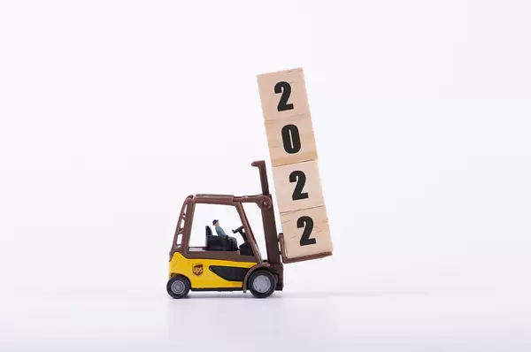 Forklift with wooden block and 2022 text
