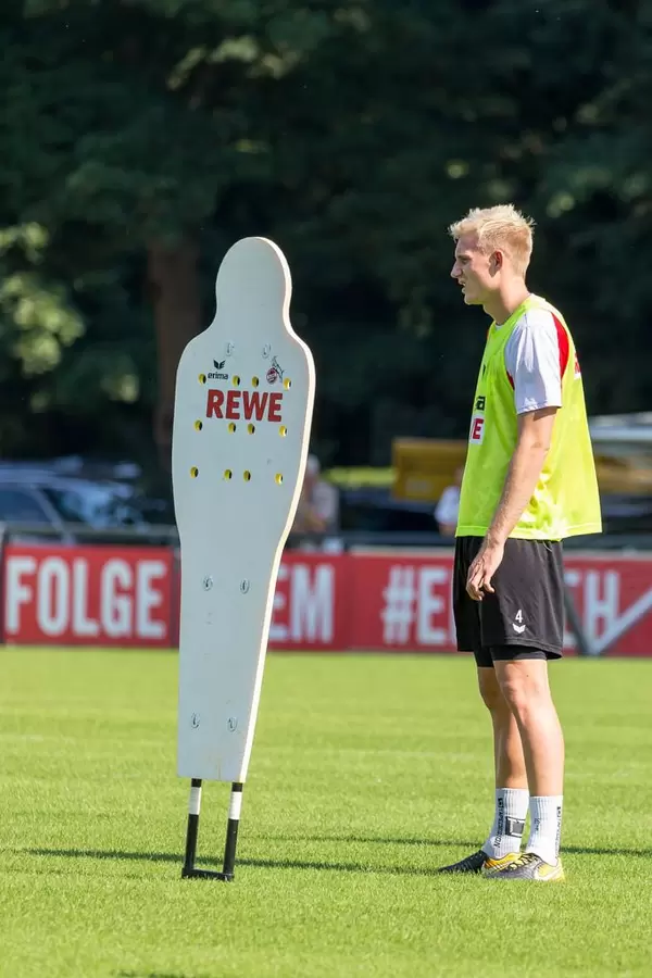 Frederik Sørensen beim Training - 1. FC Köln