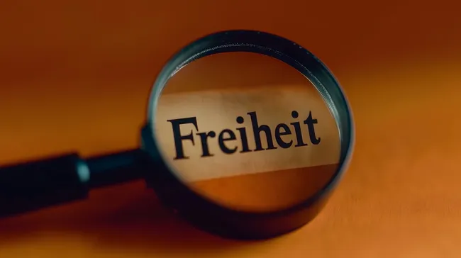 Freiheit unter der Lupe - abstrakte Konzeptfotografie