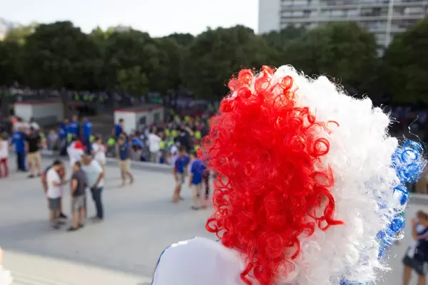 French Supporter / Französischer Fan mit Perrücke