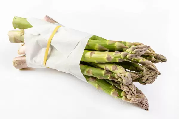 Fresh Asparagus packed with the paper (Flip 2019)