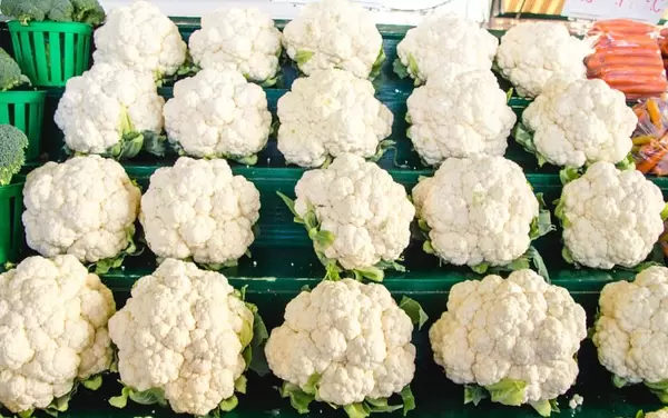 Fresh Cauliflower at the Farmer Market  (Flip 2019)