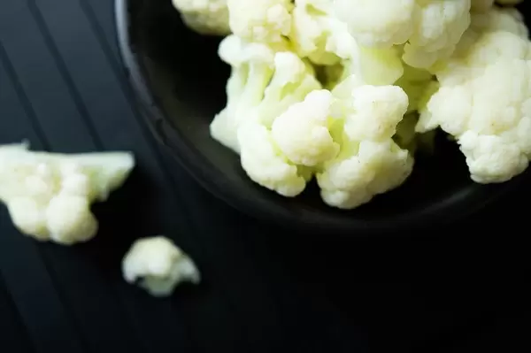 Fresh cauliflower in a bowl