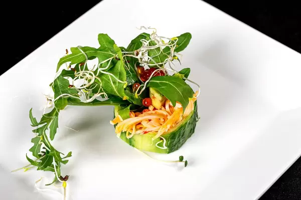 Fresh-roll with snow crab, greens and red caviar (Flip 2019)