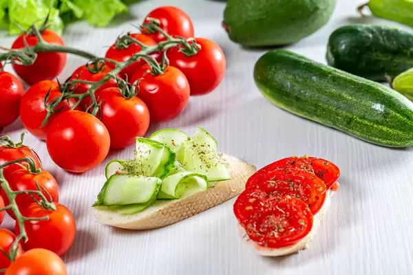 Fresh vegetables and sandwiches with sliced tomatoes and cucumbers (Flip 2019)