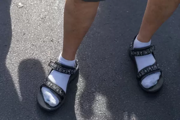 Fridays for Future Klimaprotest in Sandalen und weißen Socken