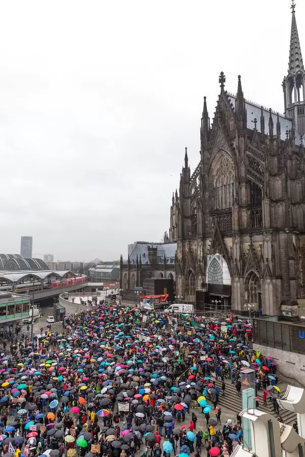 Fridays For Future Umweltdemonstration vor dem Kölner Dom